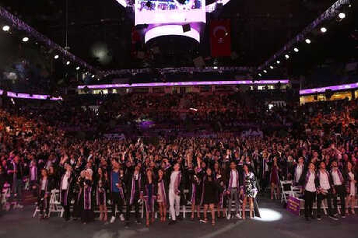 Uğur Okulları 50\'nci Yıl Mezunlarını Geleceğe Uğurladı