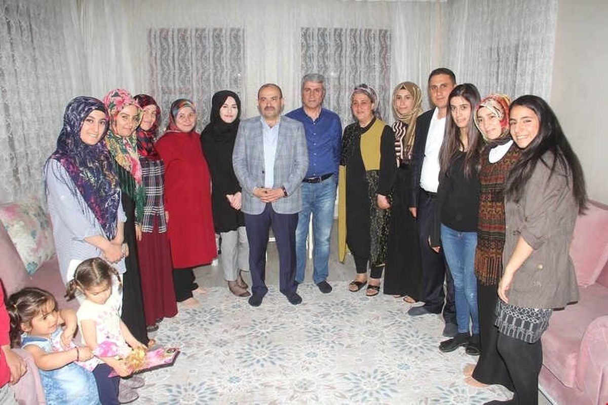 Vali Ustaoğlu ve Eşinden Sevgi Evlerine Ziyaret