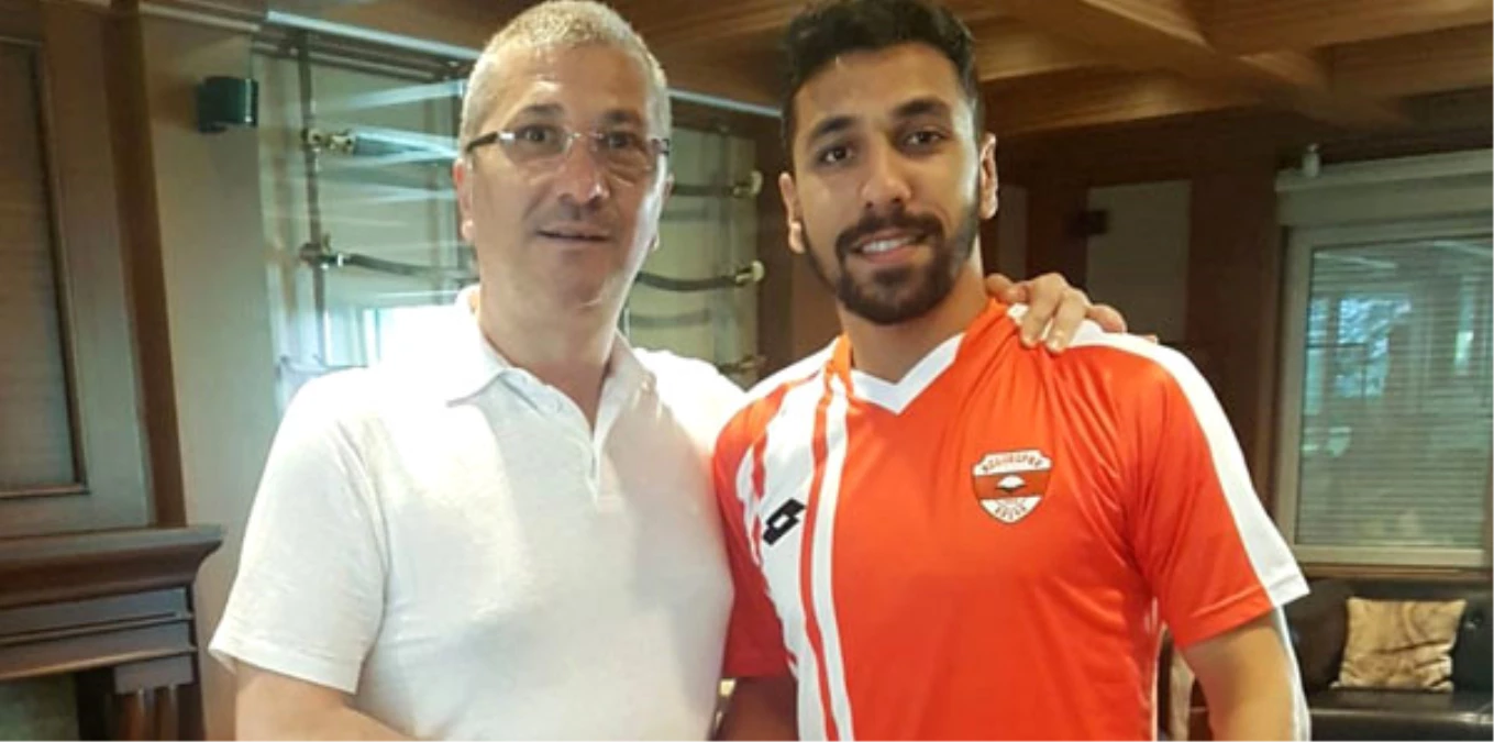 Adanaspor, Orta Saha Oyuncusu Hakan Barış\'ı Renklerine Bağladı