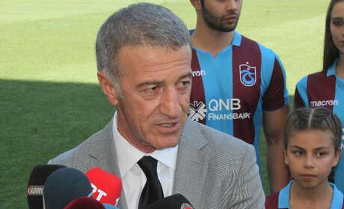 Ahmet Ağaoğlu: "Birilerinin Elindeki Kağıtla Ne Futbolcu Alırız Ne de Satarız"