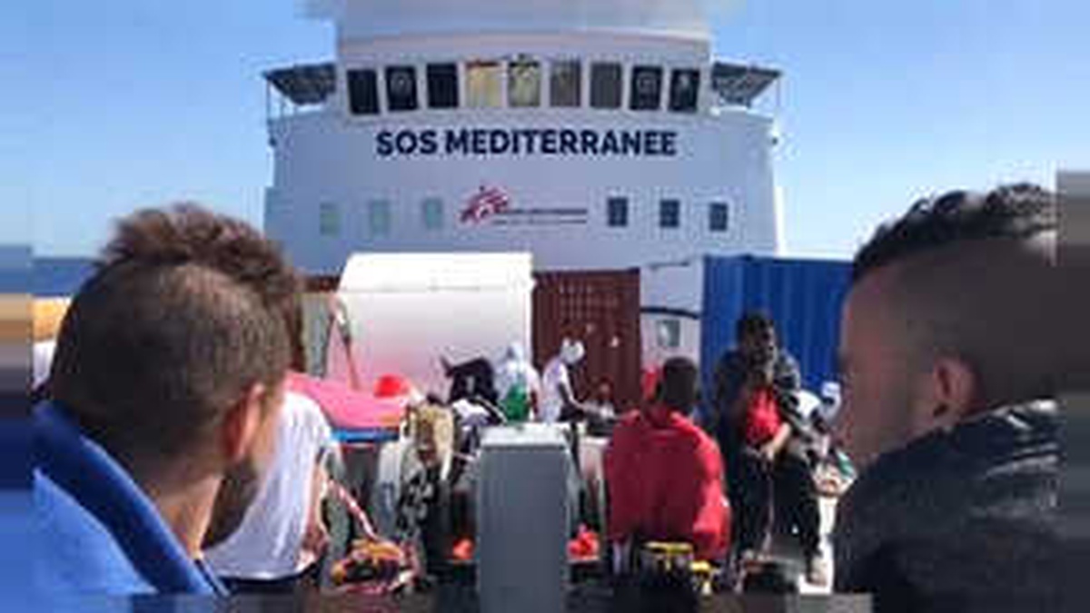 Akdeniz\'de Göçmenleri Taşıyan Gemi İspanya\'ya Dümen Kırdı