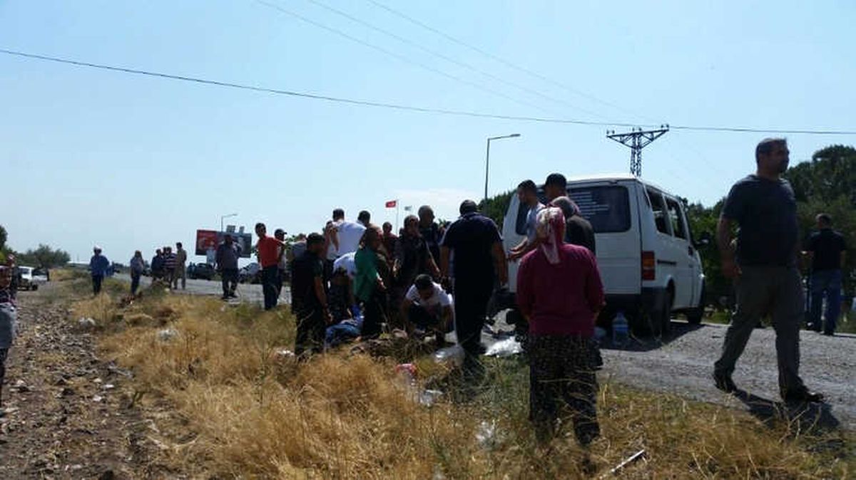 Akhisar\'da Feci Kaza: 2 Ölü, 8 Yaralı