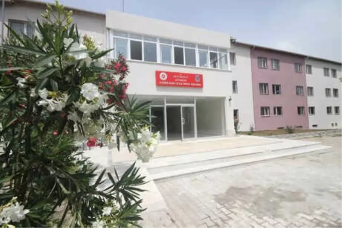 Ayvalık\'ta Kadın Açık Cezaevi Açıldı