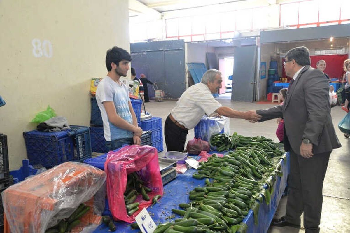 Başkan Can\'dan Pazar Esnafı Ziyareti