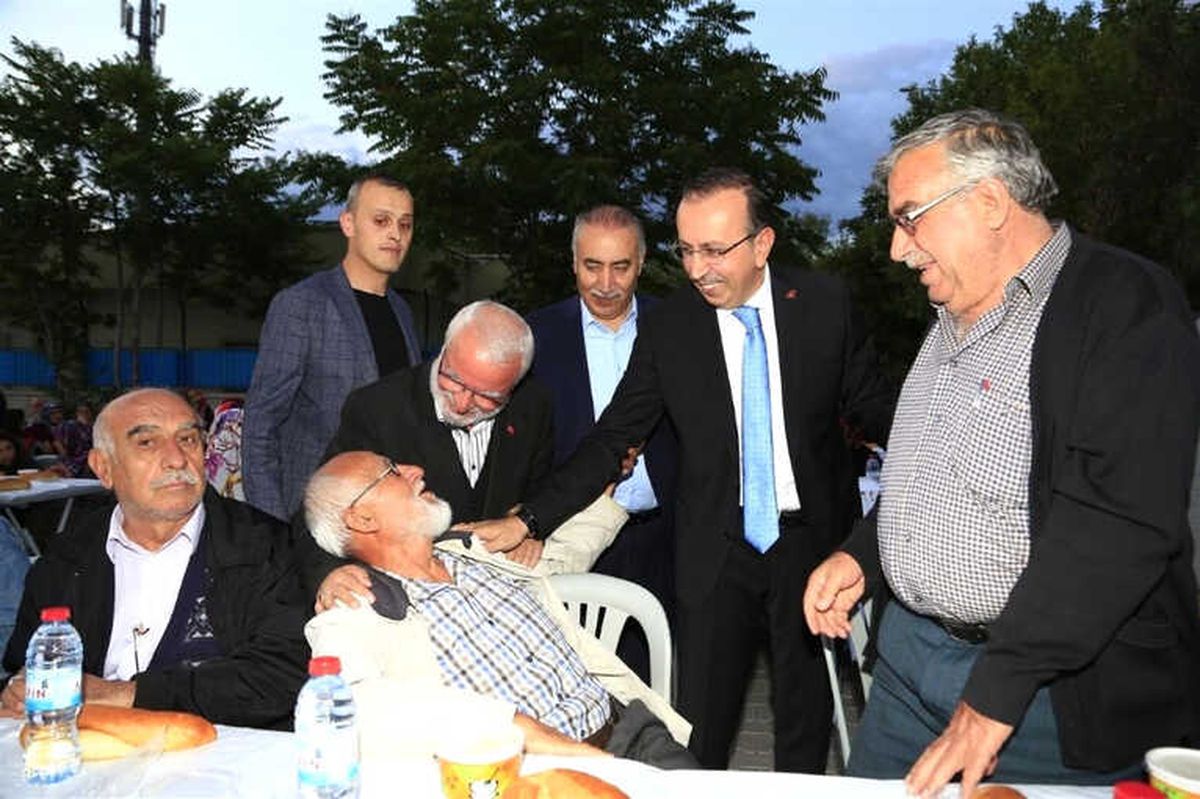 Belediye Başkanı Seçen, " Mahalle İftarlarıyla Halkımızla Daha da Bütünleştik"