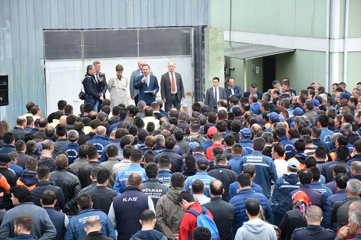 Belediye Çalışanına Maaş, İkramiye ve Promosyon Ödendi