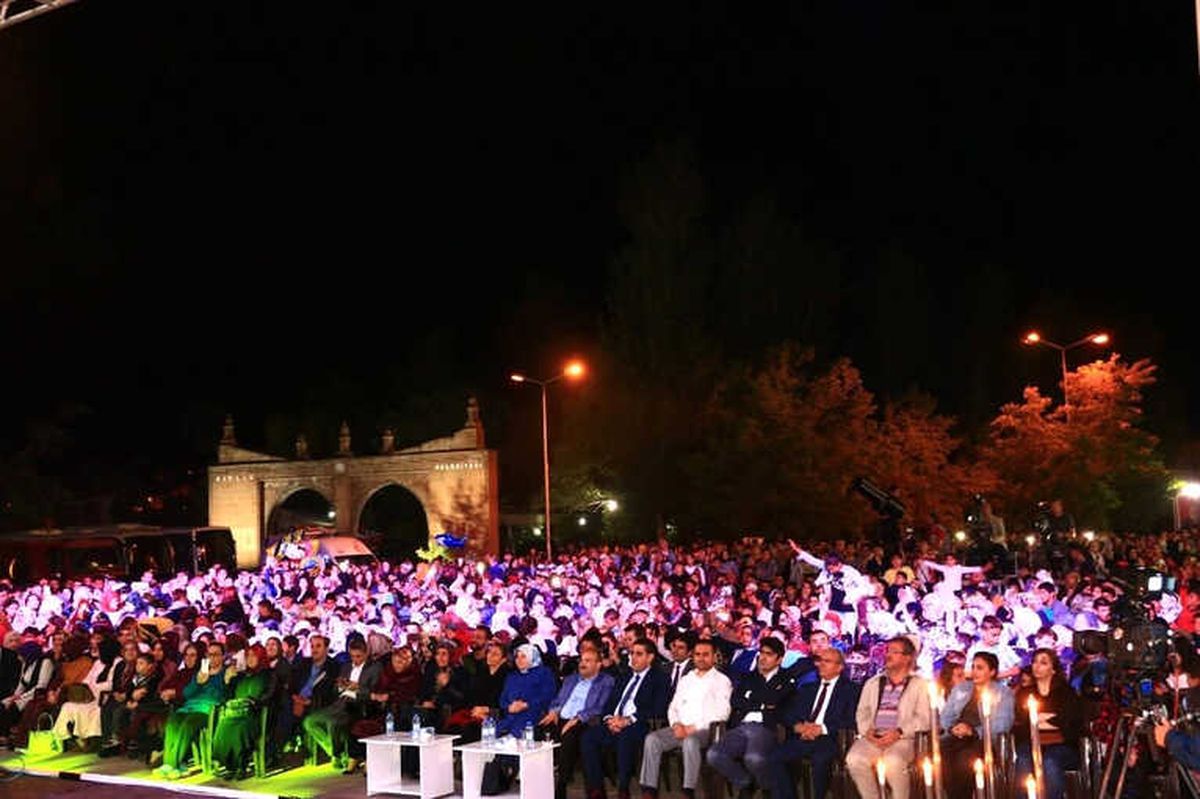 Berdan Mardini Bitlis\'te Konser Verdi