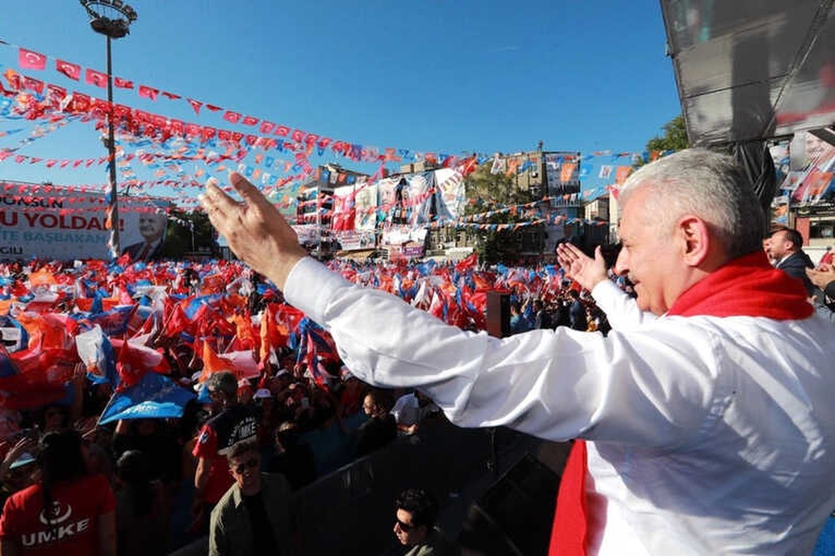 Binali Yıldırım: "İnce, Yalan Fabrikası Kurmuş"