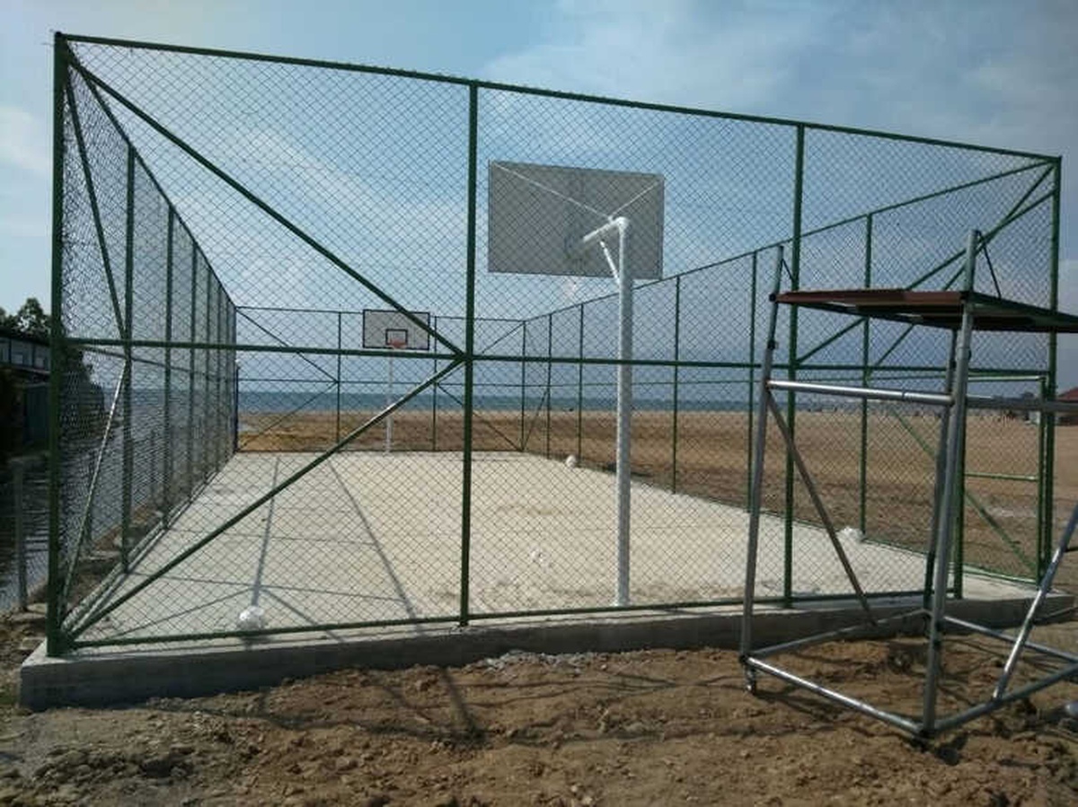 Burhaniye\'de Spor Alanları Genişliyor