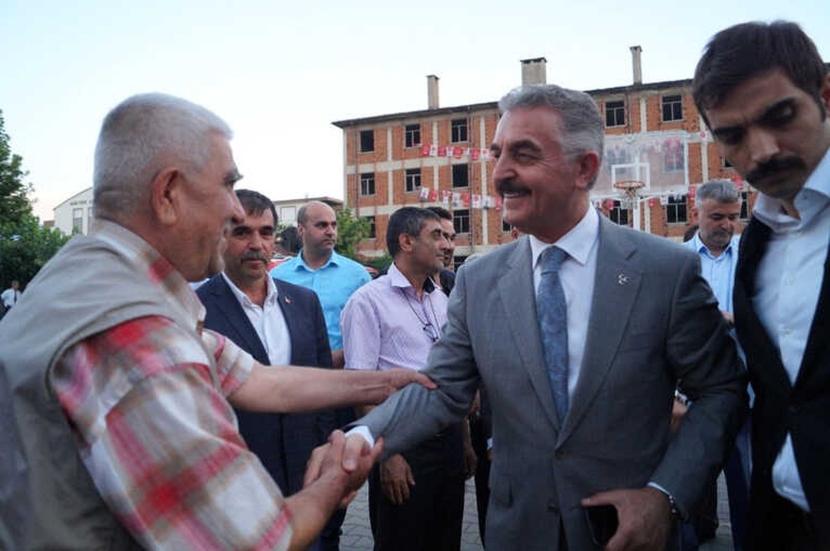 Büyükataman Meşalelerle Karşılandı