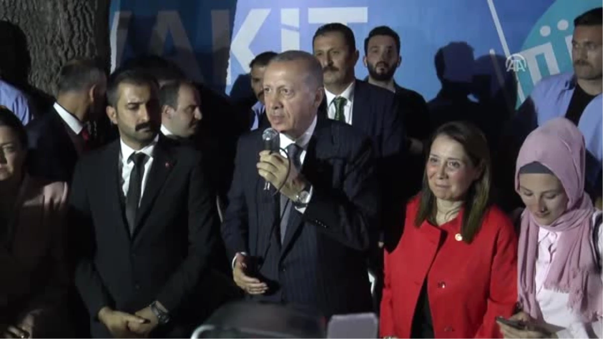 Cumhurbaşkanı Erdoğan, Milletvekili Adayı Günay\'ın Seçim Ofisini Ziyaret Etti (2)