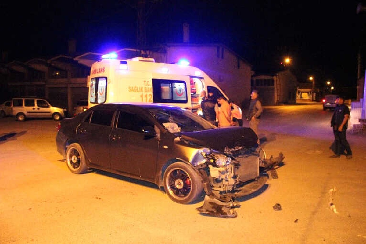Polisin Dur! İhtarına Uymayan Ehliyetsiz Sürücü Kazaya Sebep Oldu: 4 Yaralı