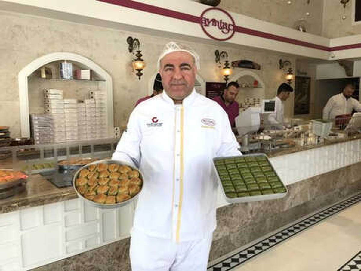 Gaziantep\'te Baklavacıların Bayram Yoğunluğu