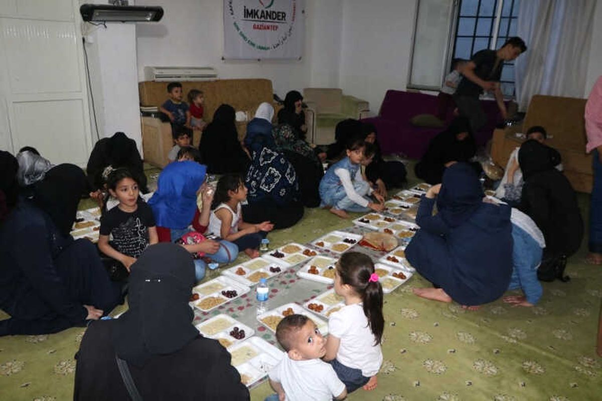 Gaziantep\'te Suriyeli Yetimlere İftar