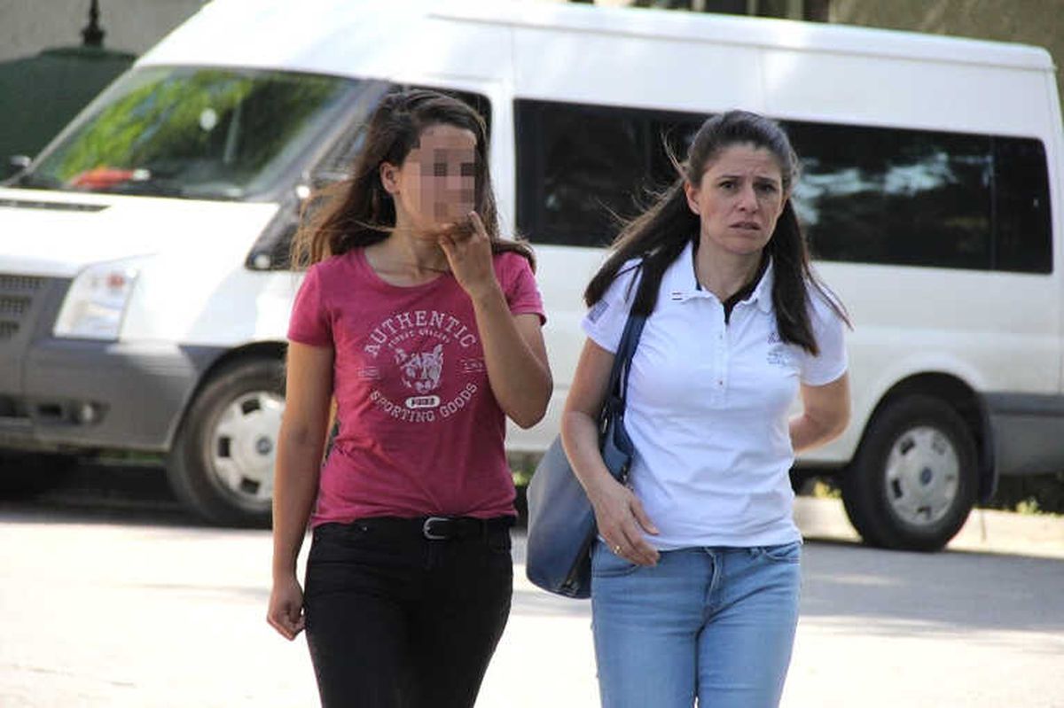 Genç Kız Girdiği Evden Giyim Eşyası Çaldı