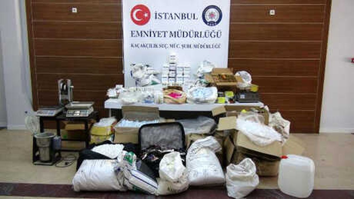 İstanbul\'da Sahte Cinsel İçerikli Hap Hammaddesi Operasyonu