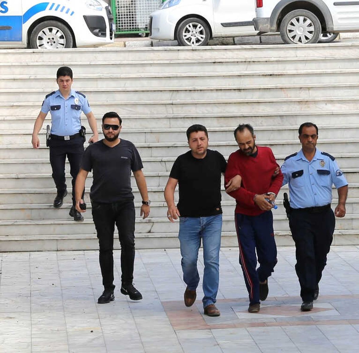 Karısını Önce Yastıkla, Sonra da Eliyle Boğmuş