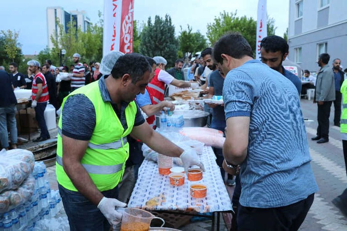 Kızılay\'dan Hasta Yakınlarına İftar
