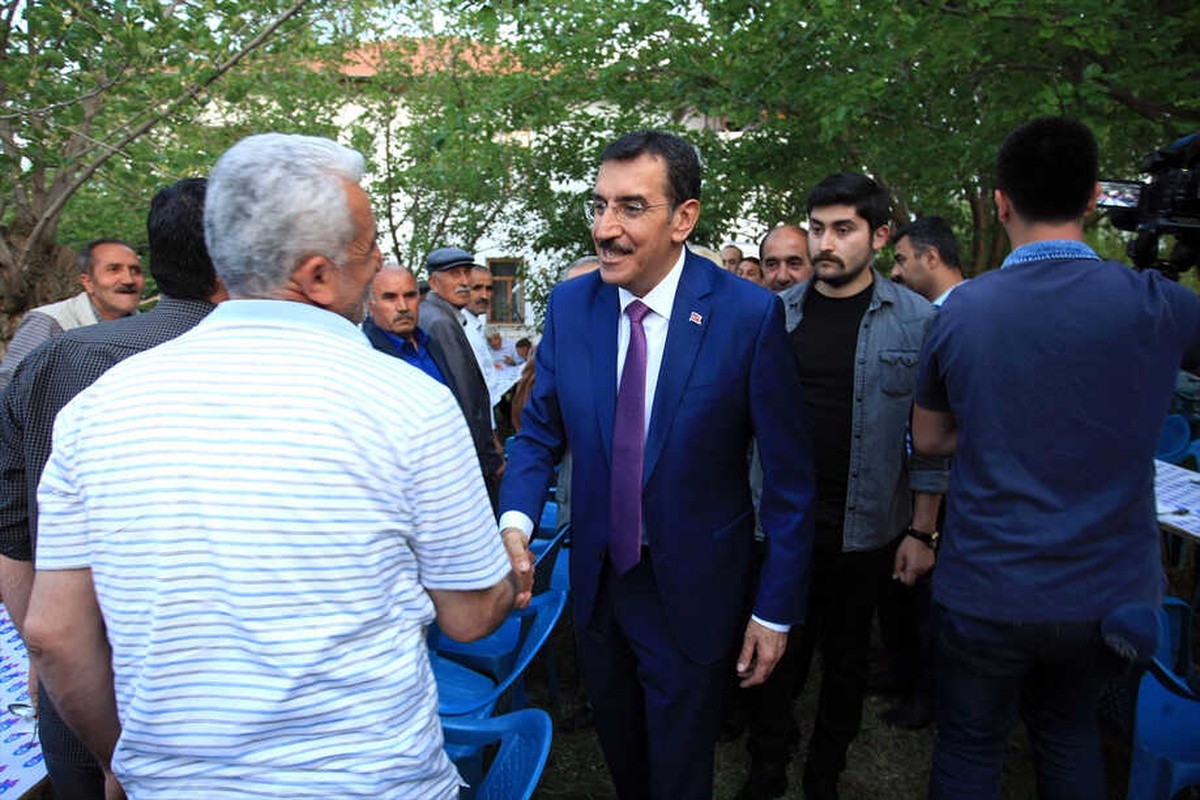 Kulaktan Dolma Bilgilerle Millete Akıl Vermeye Kalkıyor"