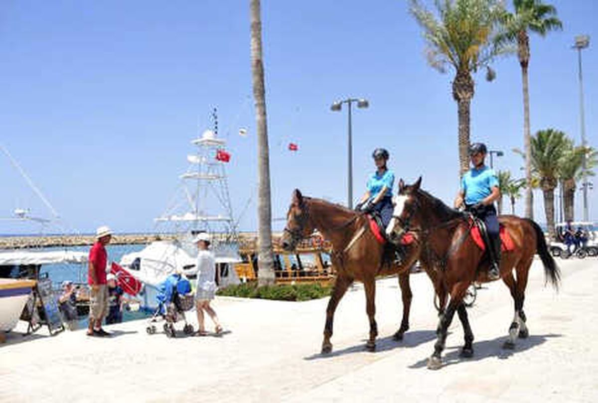 Manavgat\'ta Atlı Jandarma Timi Görev Başında