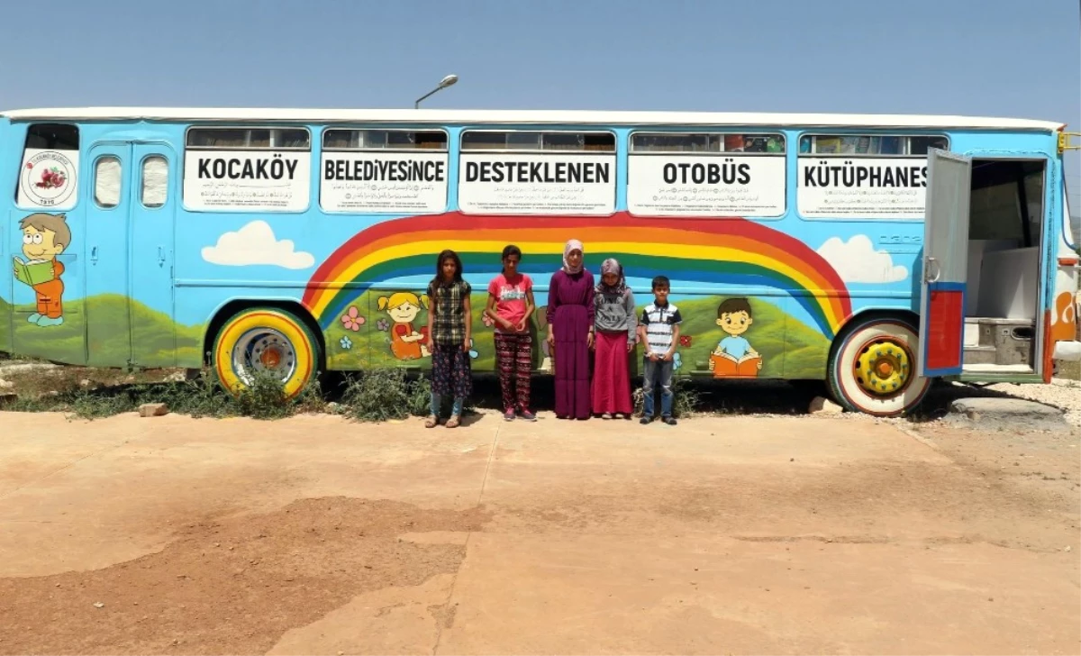 Otobüsü Hurdaya Çıkarmak Yerine Kütüphane Çevirip Çocukların Hizmetine Sundular