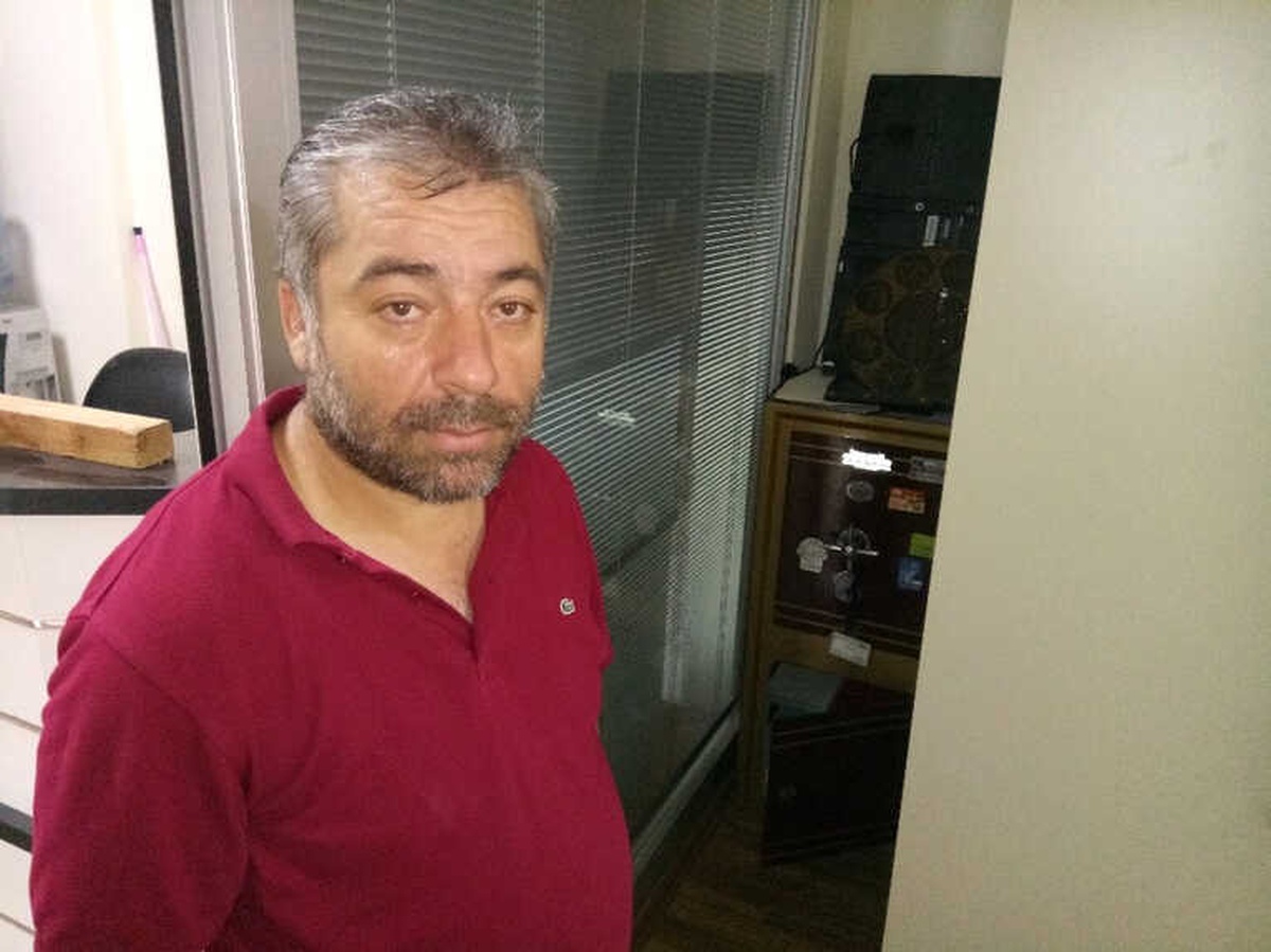 Kadir Gecesi\'nde Önce Kur\'an-ı Kerim\'i Öpüp Sonra Soygun Yapan Hırsızlar Kamerada