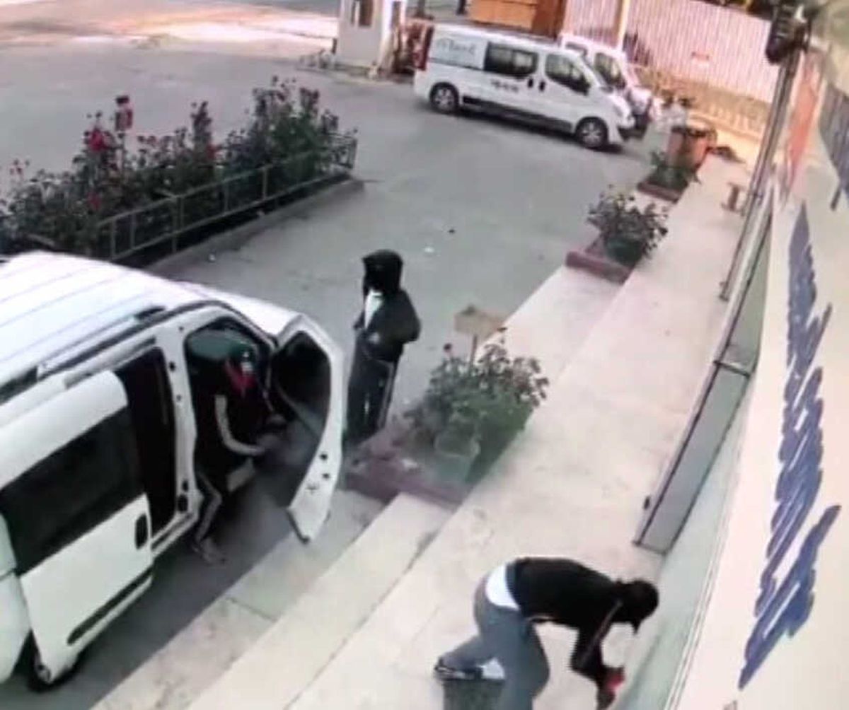 Sahte Plakalı, Levyeli Hırsızlar Kamerada