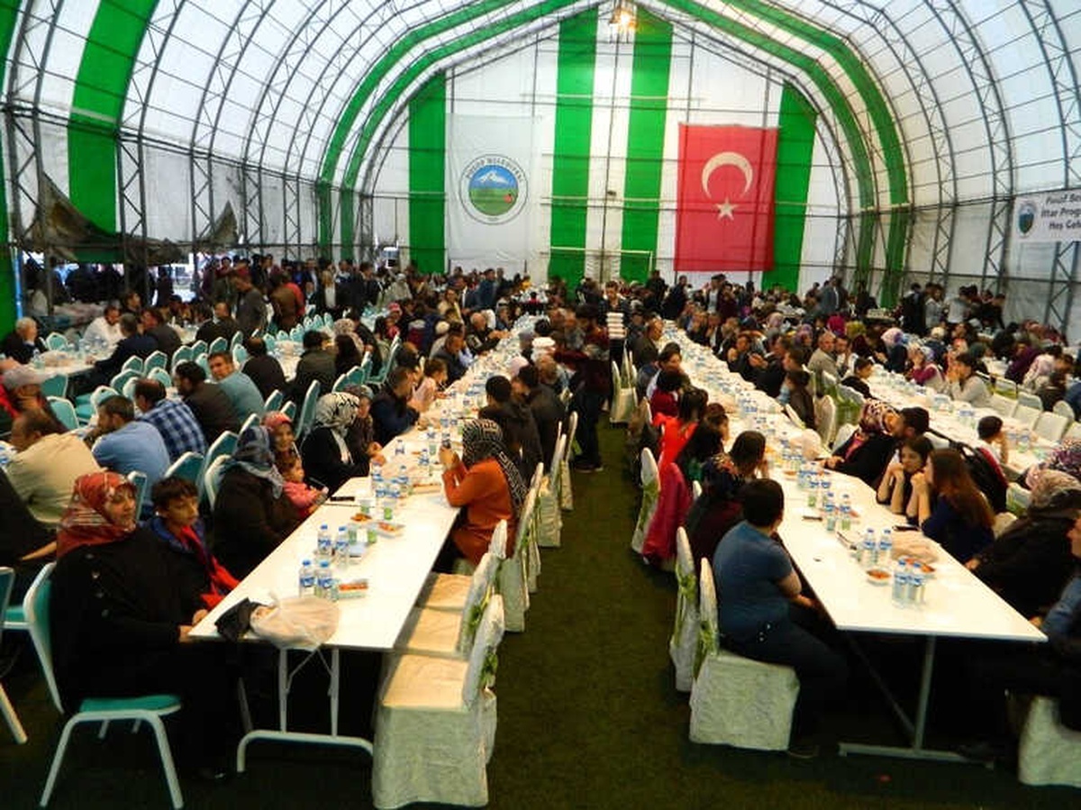 Posof Belediyesi\'nden İftar Yemeği