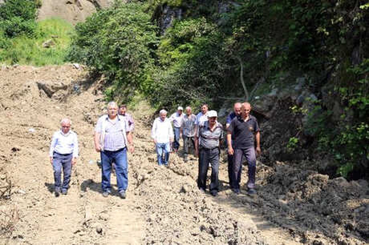 Rize\'de Doğal Gaz Boru Hattı Arazilerinden Geçen Köylülerden Tepki