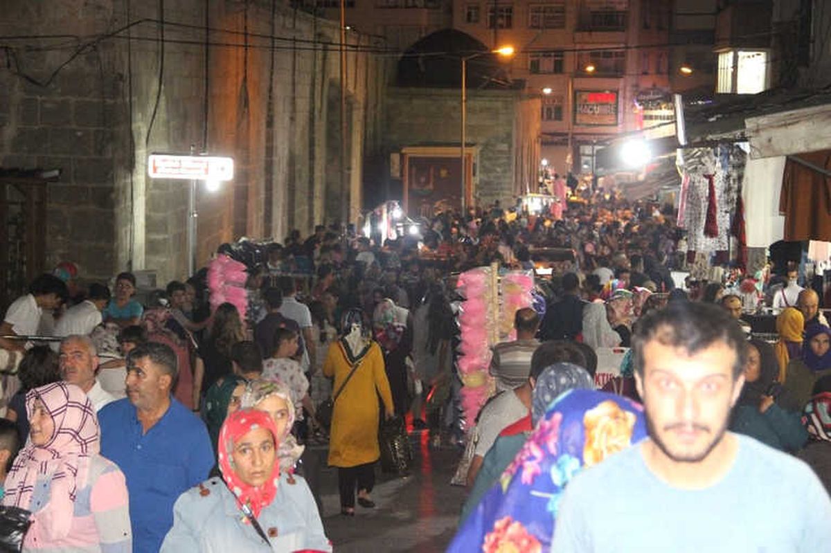 Şanlıurfa\'da Bayram Alışverişi Yoğunluğu