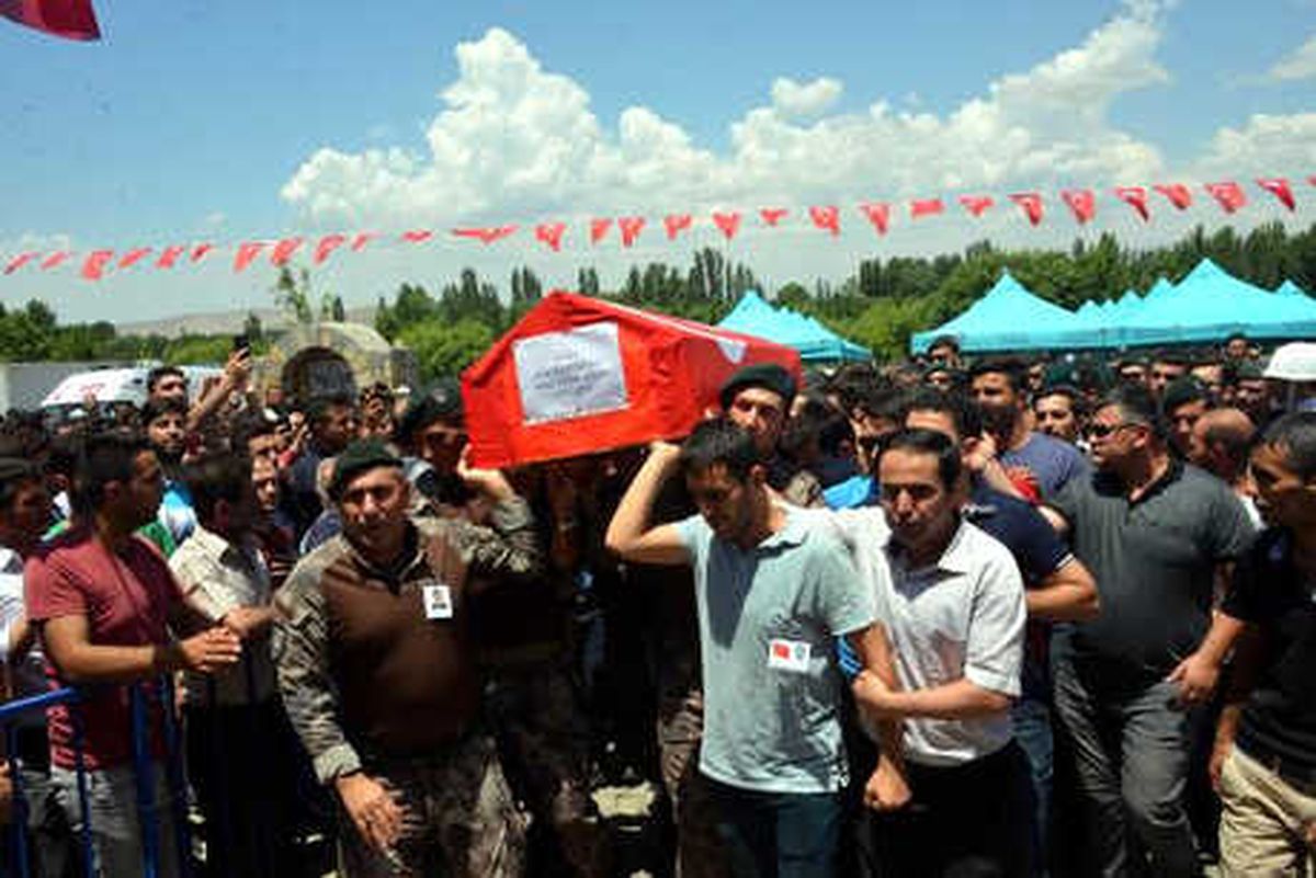Şehit Özel Harekat Polisi Toprağa Verildi