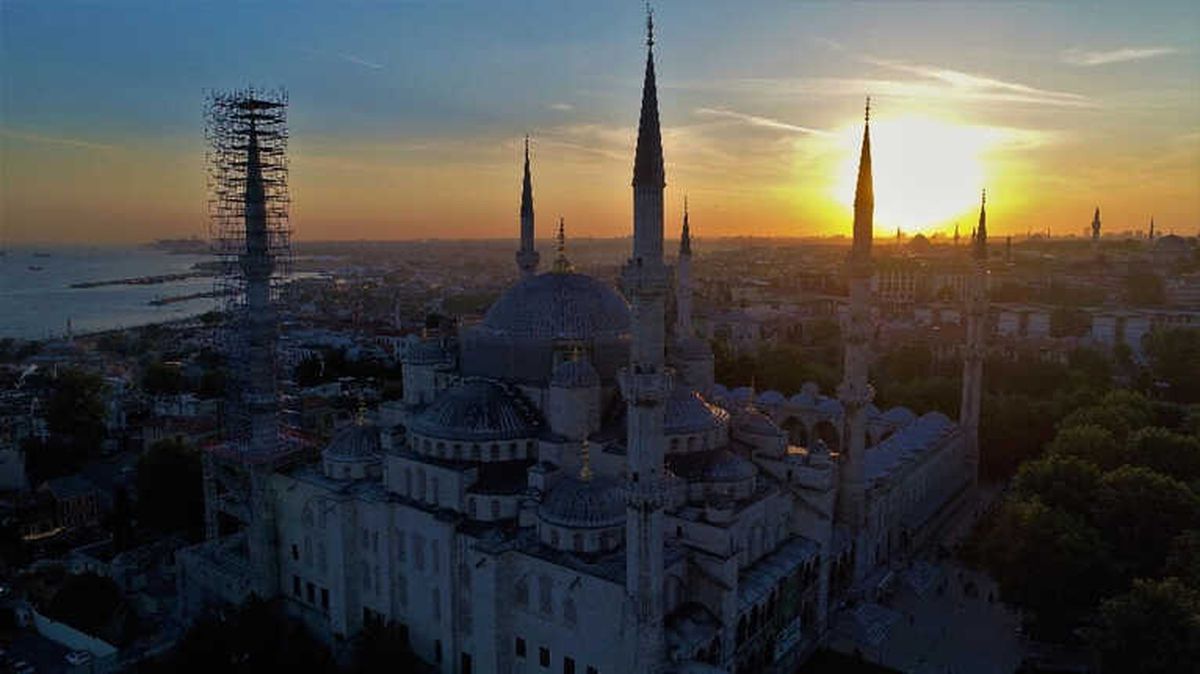 Sultanahmet Camii\'nin Gün Batımıyla Birleşen Eşsiz Manzarası Havadan Görüntülendi