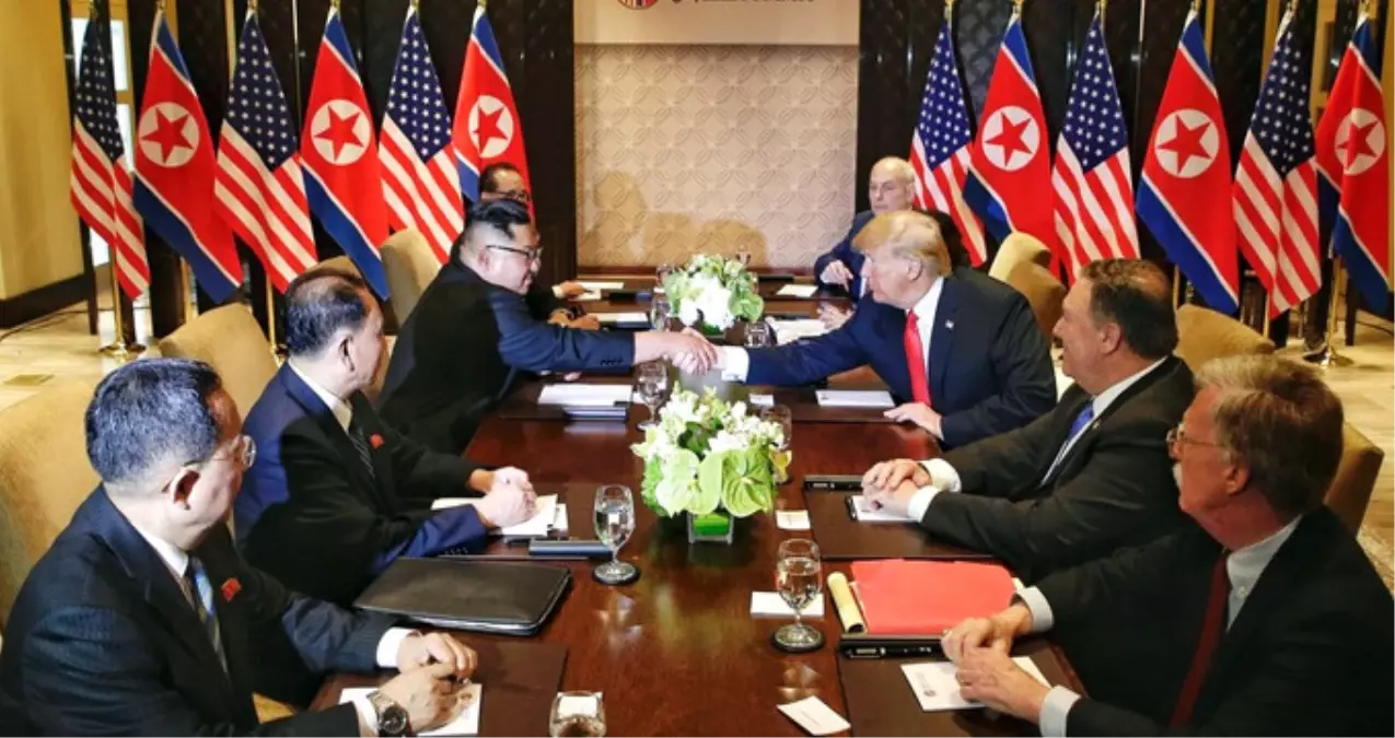 Trump ile Kim Tarihi Zirvede Buluştu, İlk Sözler "İlişkiler Harika" Oldu