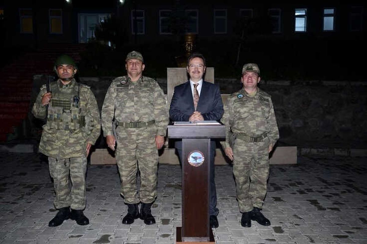 Vali Ünlü Hudut Kartallarıyla İftar Yaptı