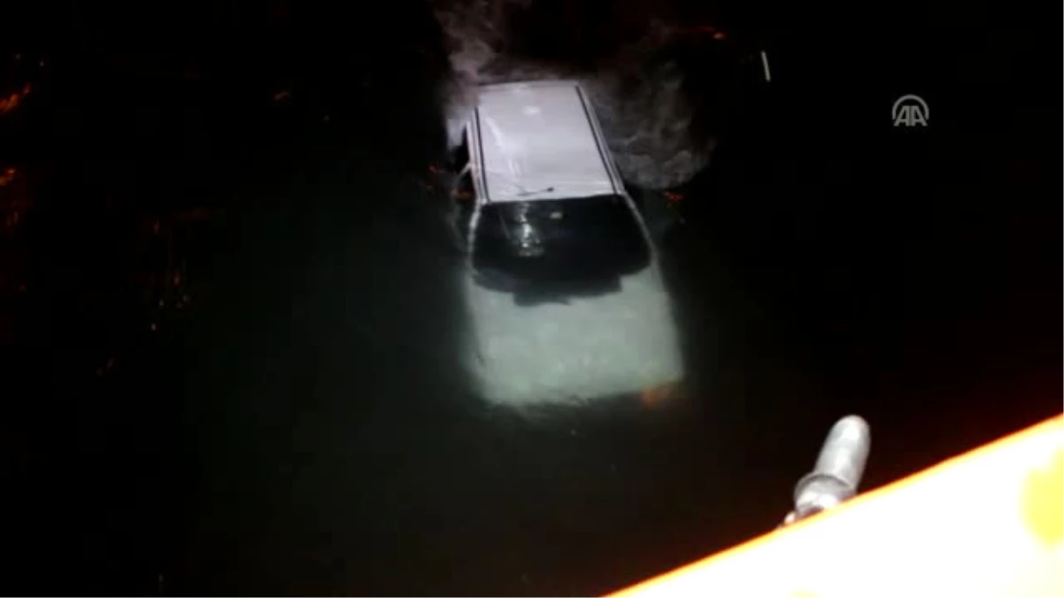 Adana\'da Otomobil Sulama Kanalına Düştü