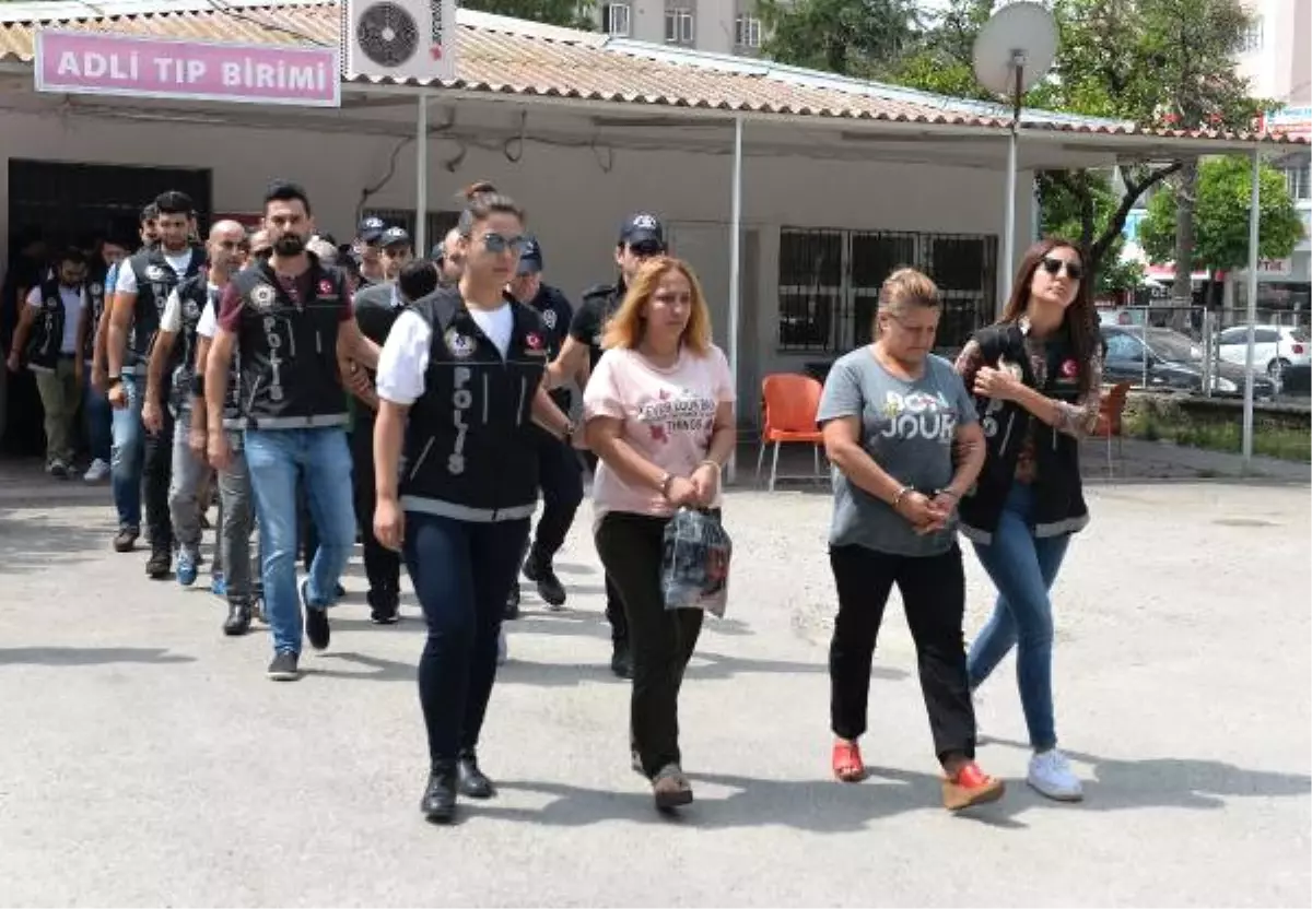 Adana\'da Uyuşturucu Operasyonunda 17 Kişi Tutuklanınca 150 Kişi Adliyeyi Bastı!