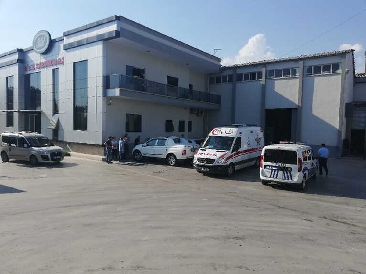 Aydın\'da İş Kazası, Kolunu Makineye Kaptıran Şahsı İtfaiye Ekipleri Kurtardı
