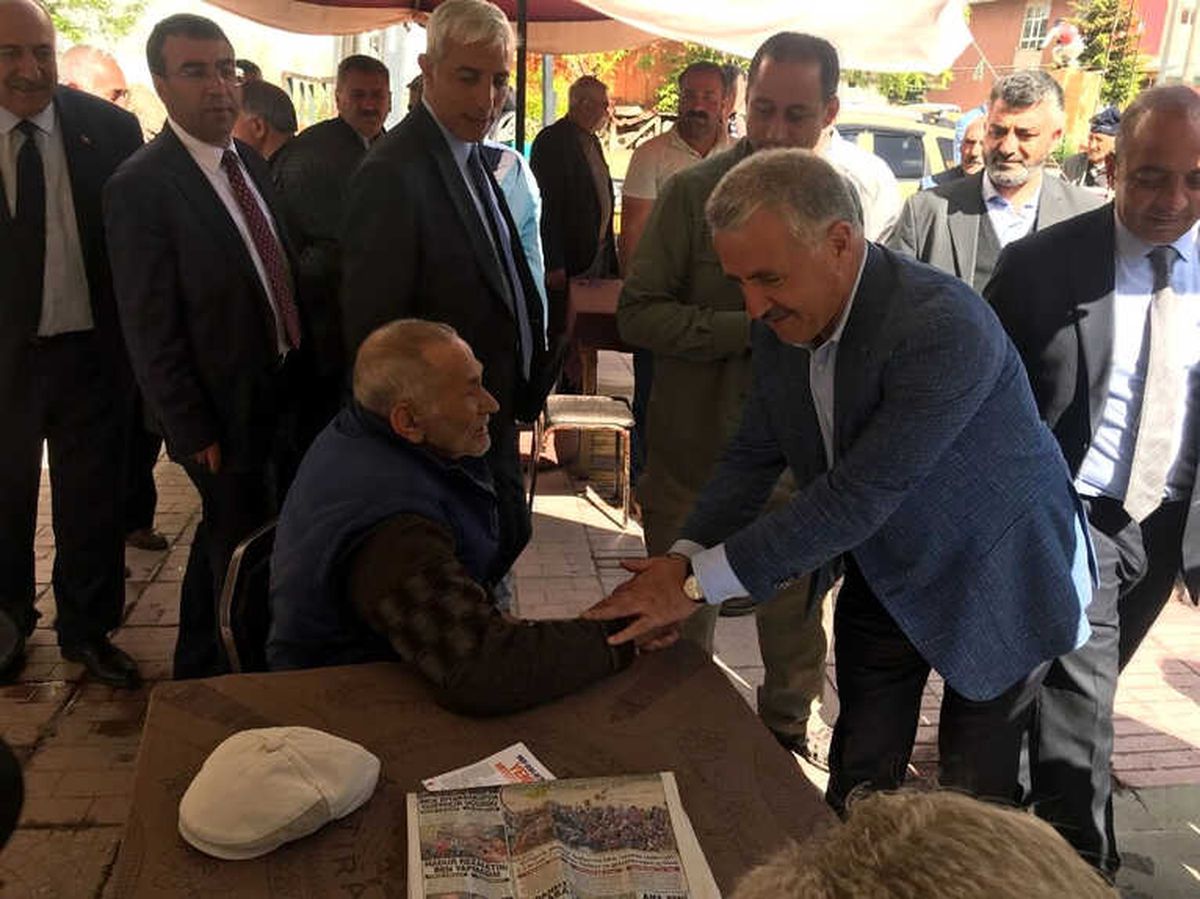 Bakan Ahmet Arslan, Sarıkamış\'ta Esnafla Buluştu