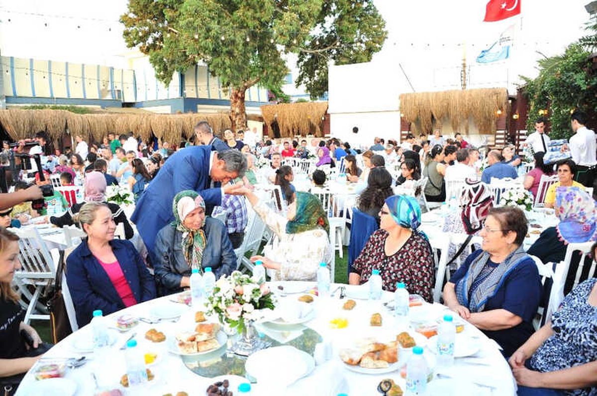 Balçova\'da Dostluk Sofrası