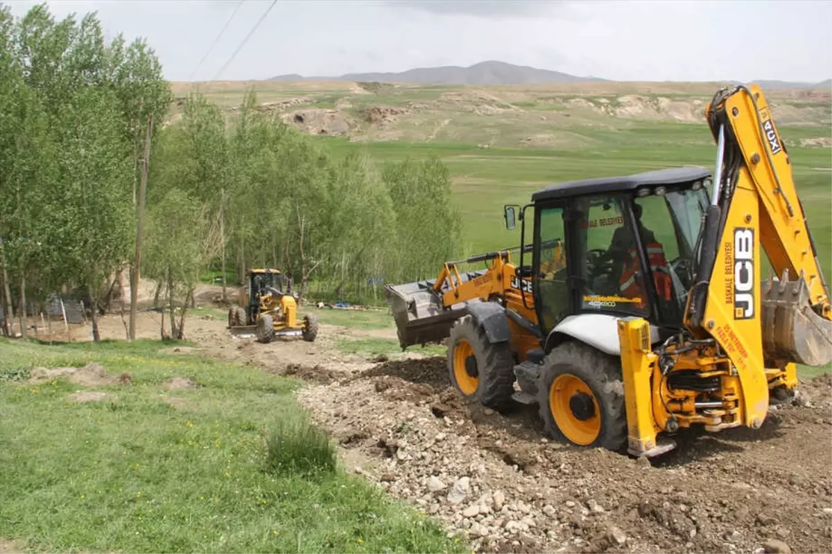 Başkale Belediyesi Engelli Çocuk İçin Yol Yaptı