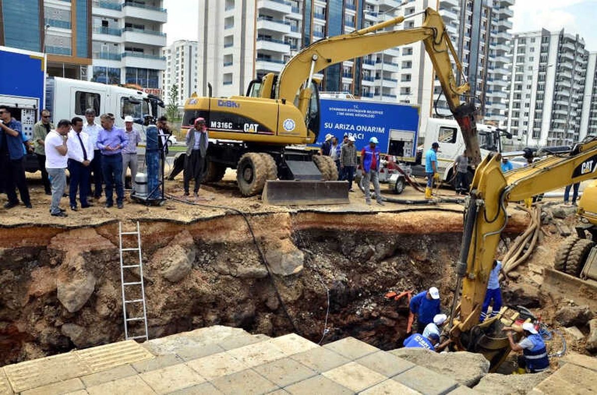 Başkan Atilla İçme Suyu Hattındaki Arızayı İnceledi