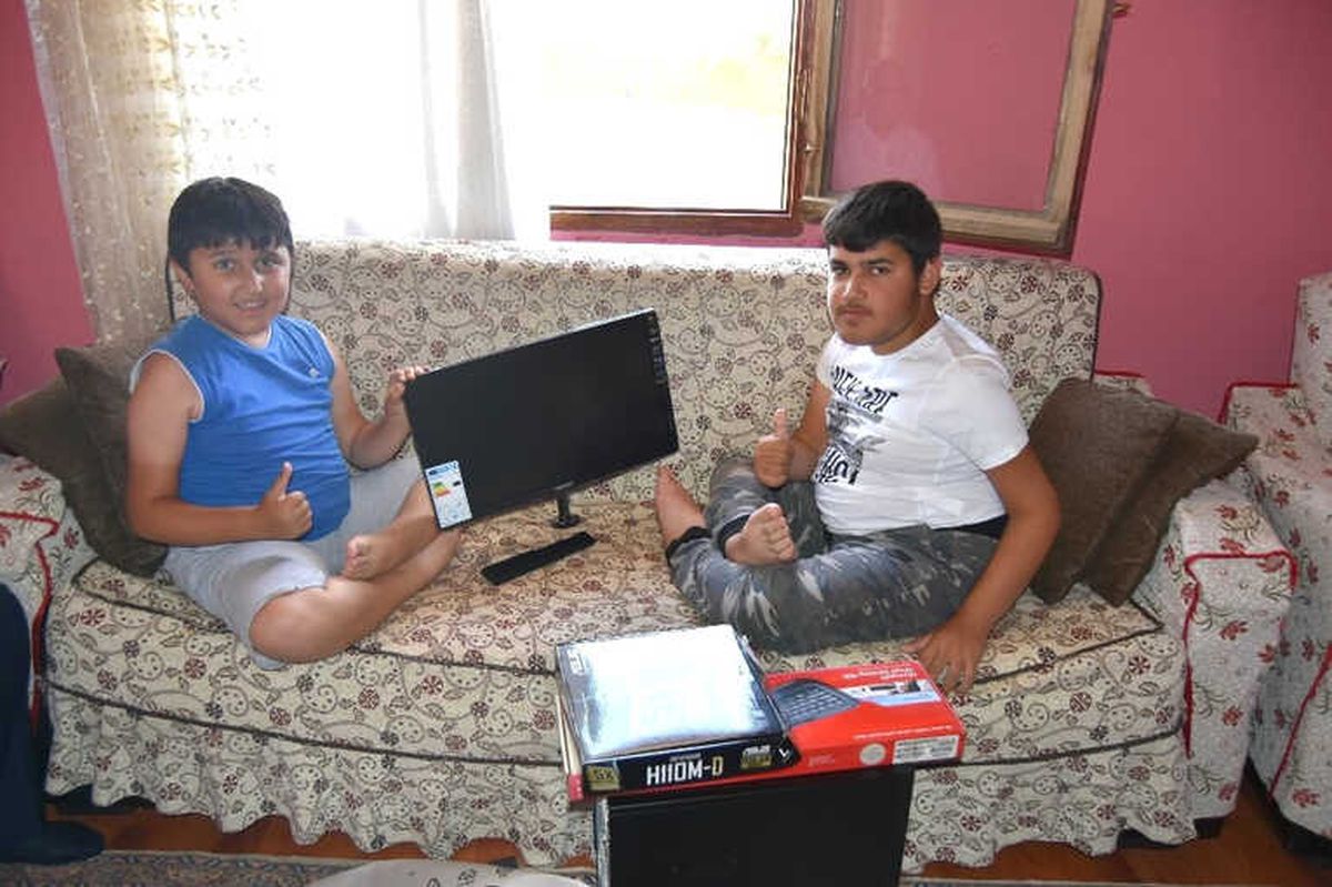 Başkan Kayda\'dan Yürüme Engelli Kardeşlere Karne Hediyesi