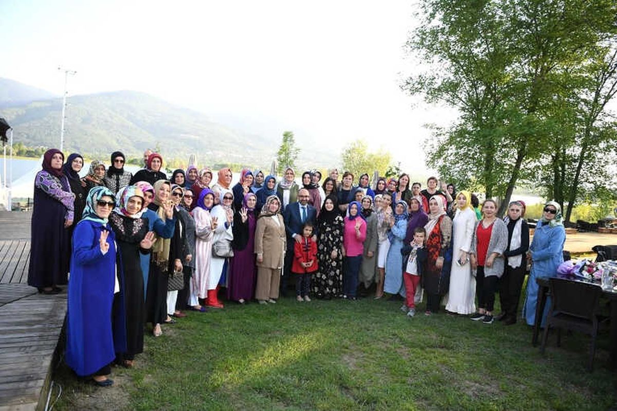 Başkan Üzülmez, Kartepeli Kadınlarla Buluştu