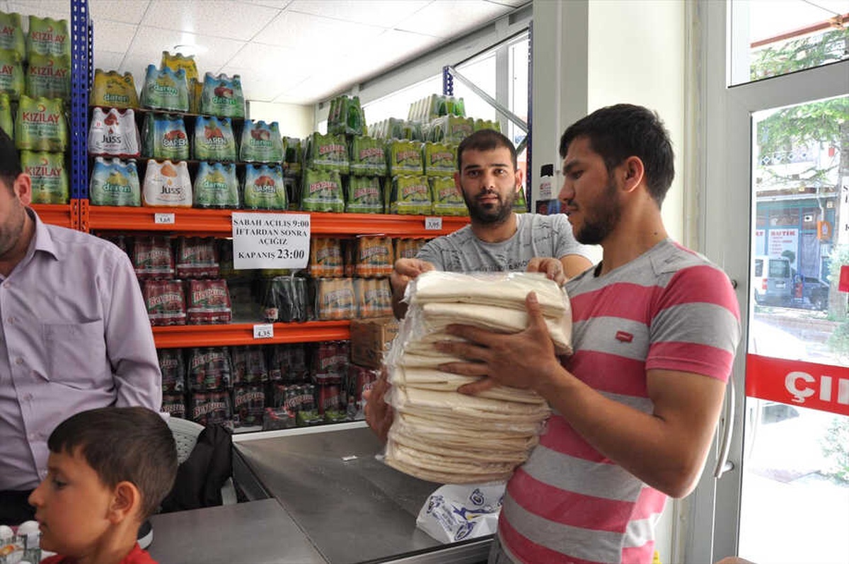 Bayram Alışverişi Esnafın Yüzünü Güldürdü