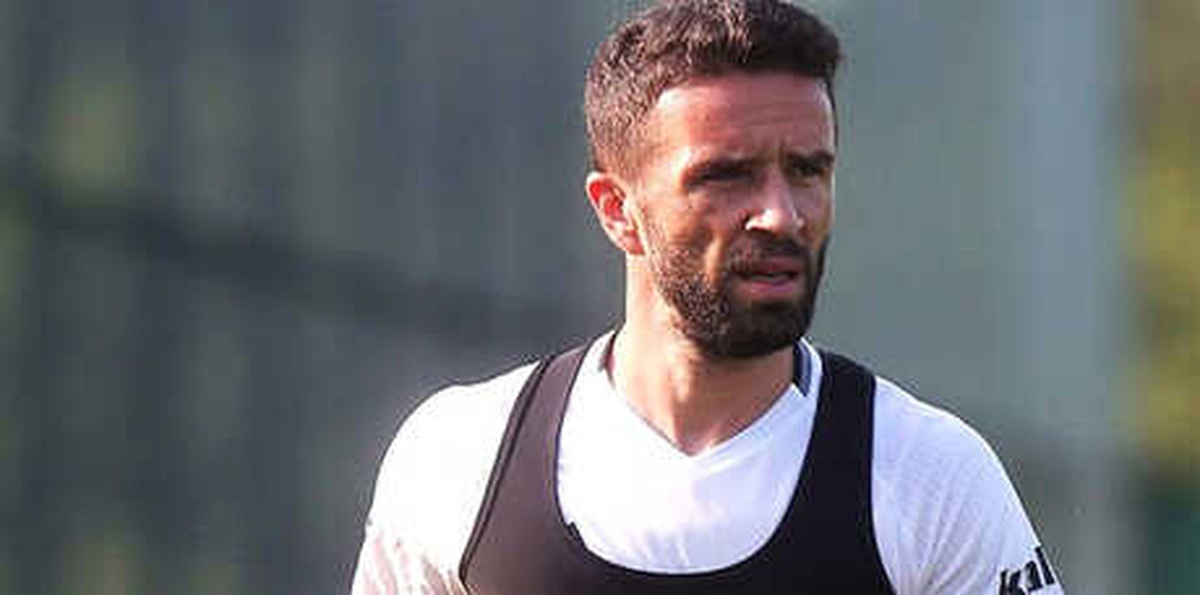 Beşiktaş\'ta \'Gökhan Gönül\' Kararı! Takviye Şart...