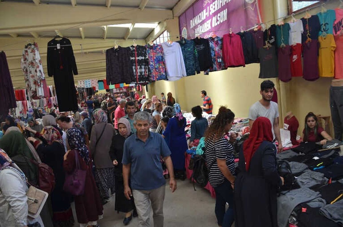 Bilecik\'te Bayram Öncesi Giyim Pazarı Doldu Taştı