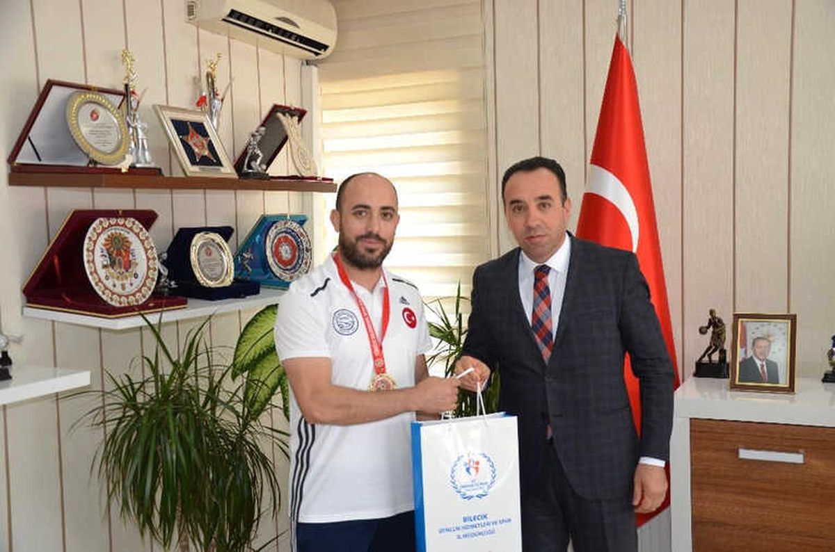 Bilecikli Güreş Antrenörü Türkiye Birincisi