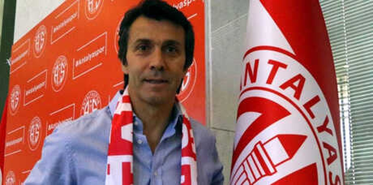 Bülent Korkmaz, Antalyaspor ile 1+1 Yıllık Sözleşme İmzaladı