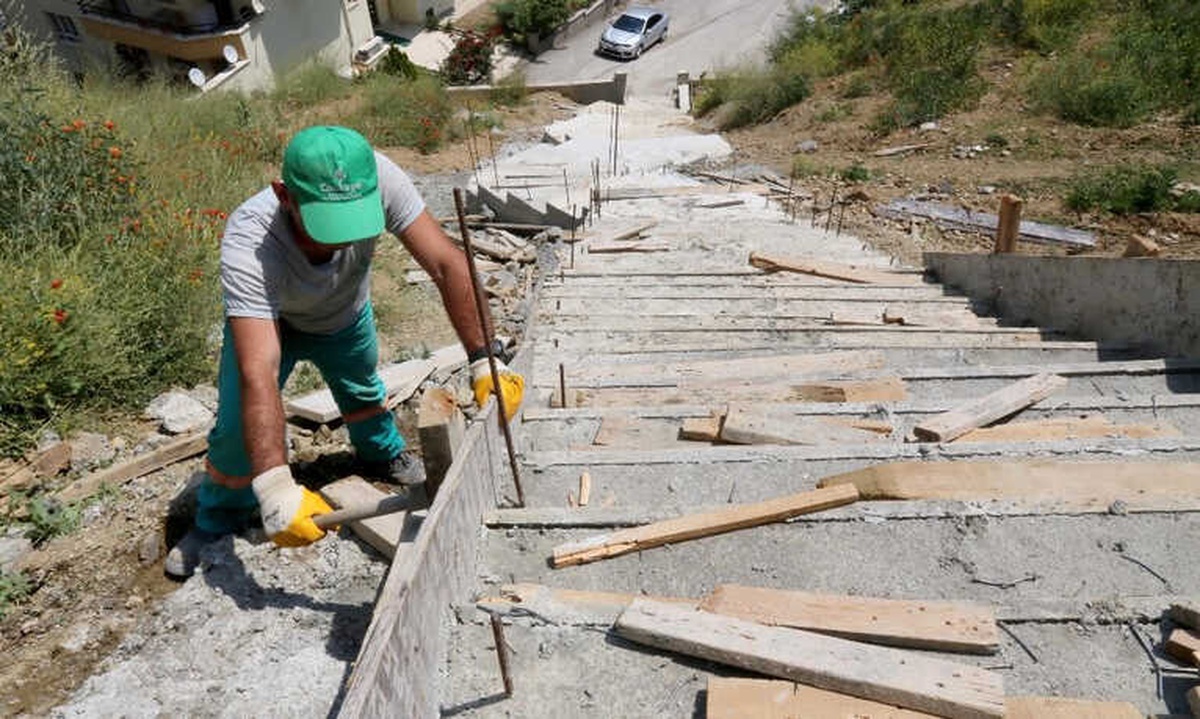 Çankaya\'dan Eğimli Bölgelere Merdivenli Yol