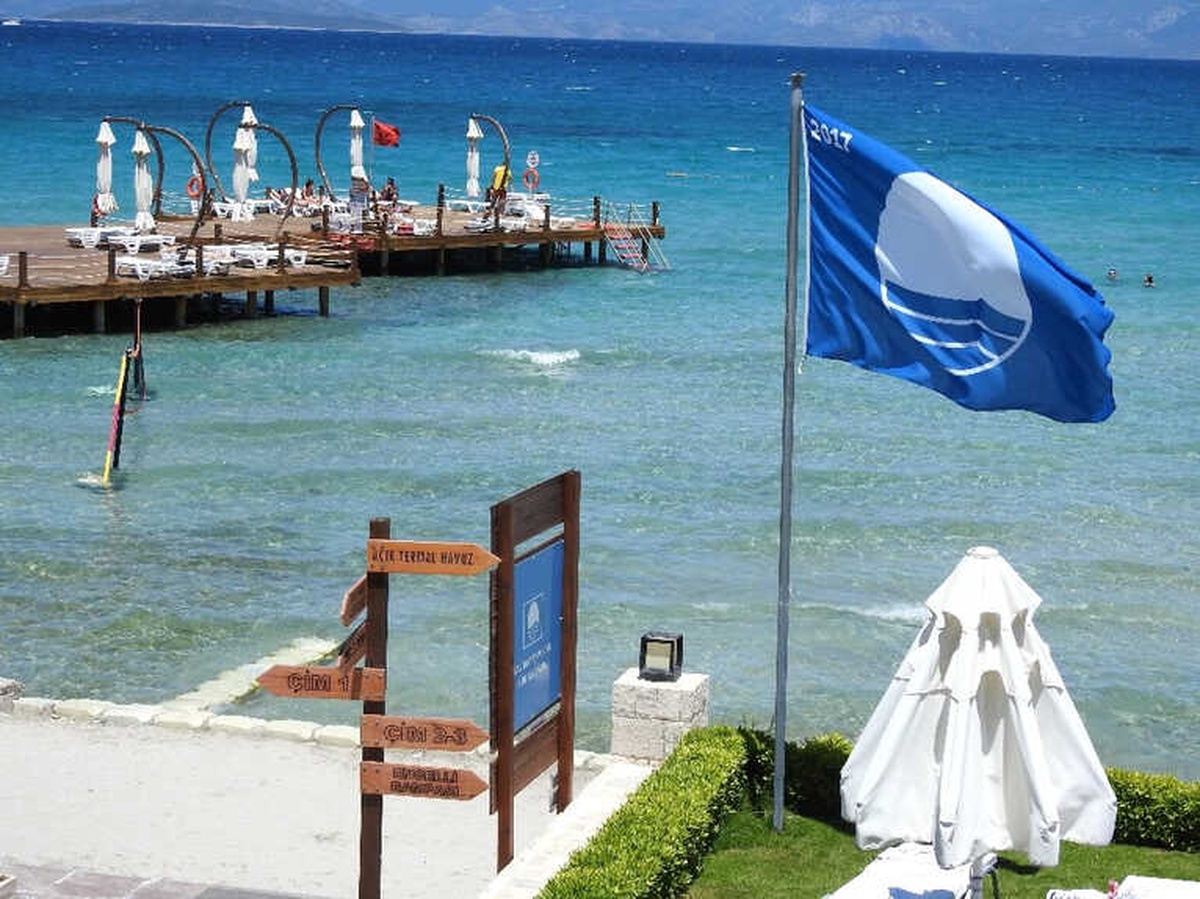 Çeşme\'de Mavi Bayraklı Plaj Sayısı 12\'ye Çıktı